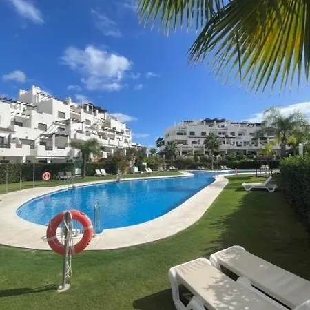 Modern 3 Bed With Sea Views Pool Apartament