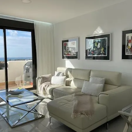 Modern 3 Bed With Sea Views Pool Apartment *